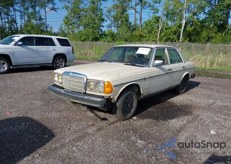 1981 Mercedes-Benz 240 D z USA, uszkodzony, nr VIN WDBAB23A5BB257384